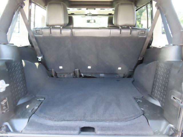 Used 2018 Jeep Wrangler Unlimited Sahara AWD/4WD image 32