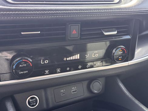 Used 2023 Nissan Rogue SV image 7