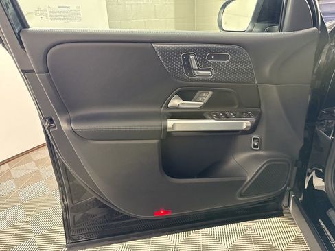 Used 2025 Mercedes-Benz GLB 250 4MATIC image 15