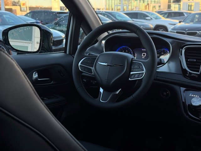 New 2026 Chrysler Pacifica Select AWD/4WD image 31