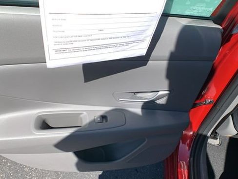 Certified 2025 Hyundai Elantra SE w/ Cargo Package FWD image 19
