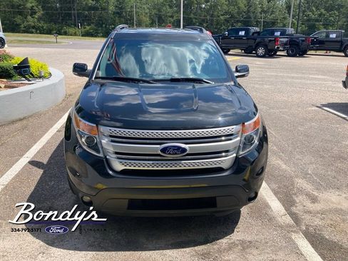 Used 2014 Ford Explorer XLT w/ Equipment Group 202A FWD image 2