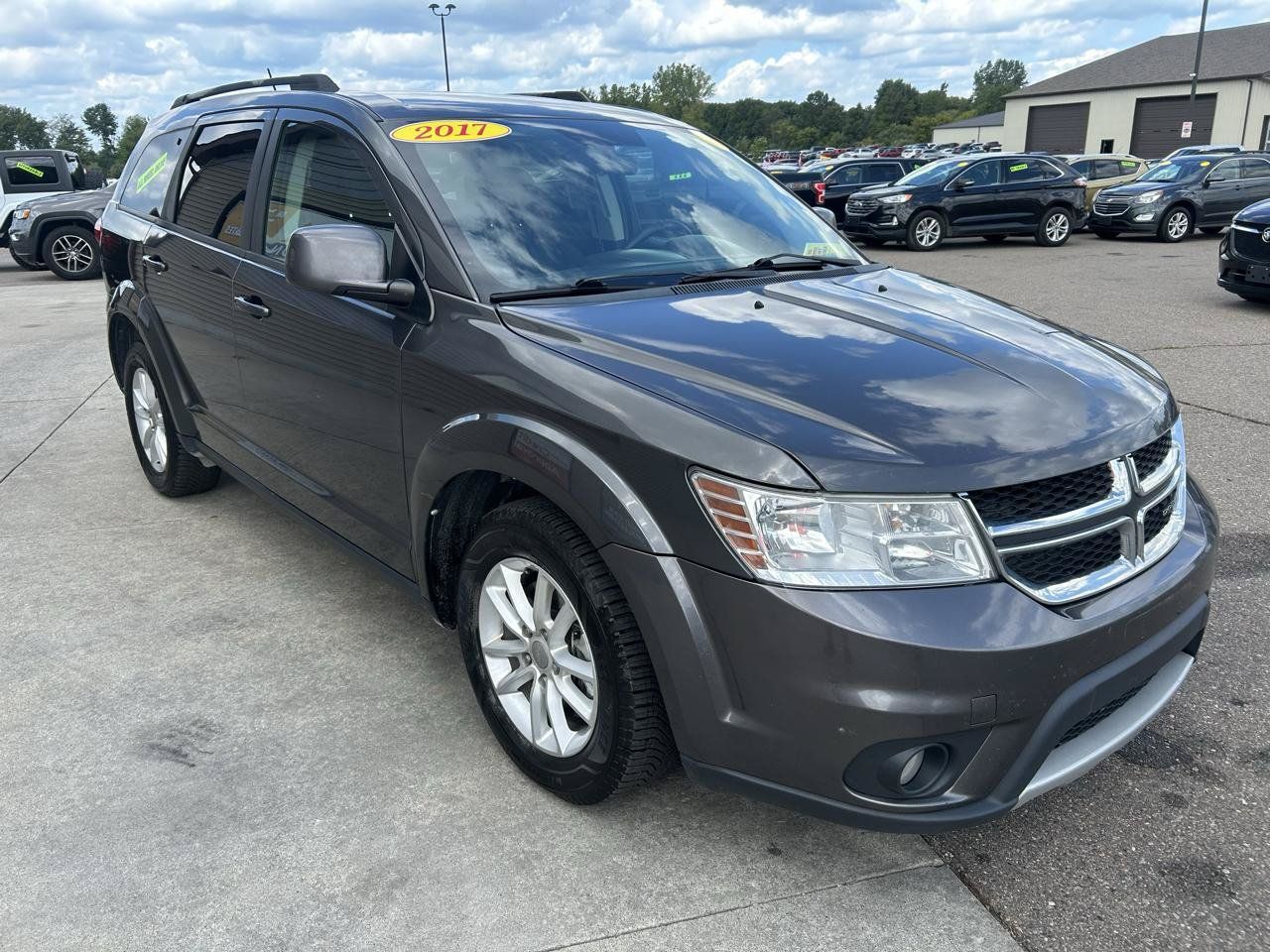 Used 2017 Dodge Journey SXT w/ Comfort/Convenience Group AWD/4WD image 3