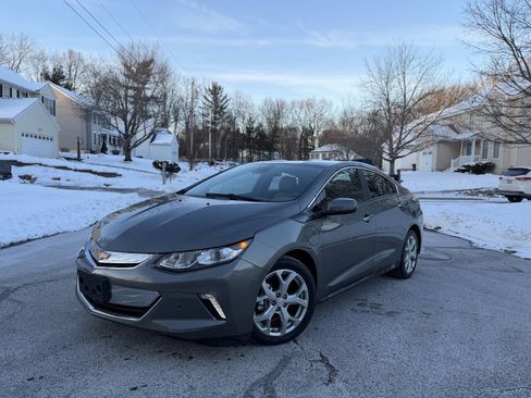 Used 2017 Chevrolet Volt Premier w/ Driver Confidence II Package image 1