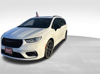 New 2026 Chrysler Pacifica Select w/ S Appearance Package video 2