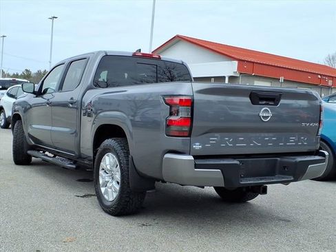 Used 2024 Nissan Frontier SV image 3