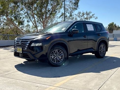 Used 2024 Nissan Rogue S image 2