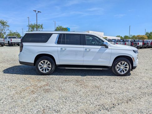 New 2026 Chevrolet Suburban Premier w/ Sun And Tow Package AWD/4WD image 10