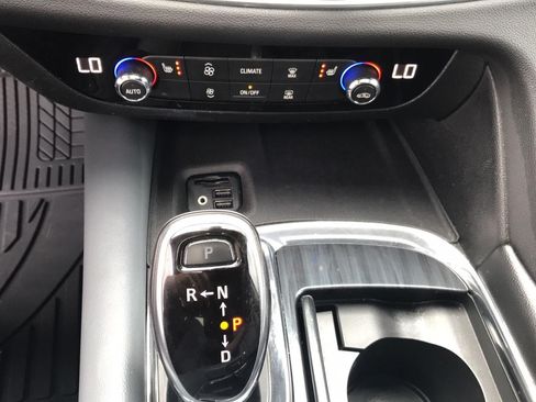 Certified 2020 Buick Enclave Essence w/ LPO, Touring Package AWD/4WD image 29