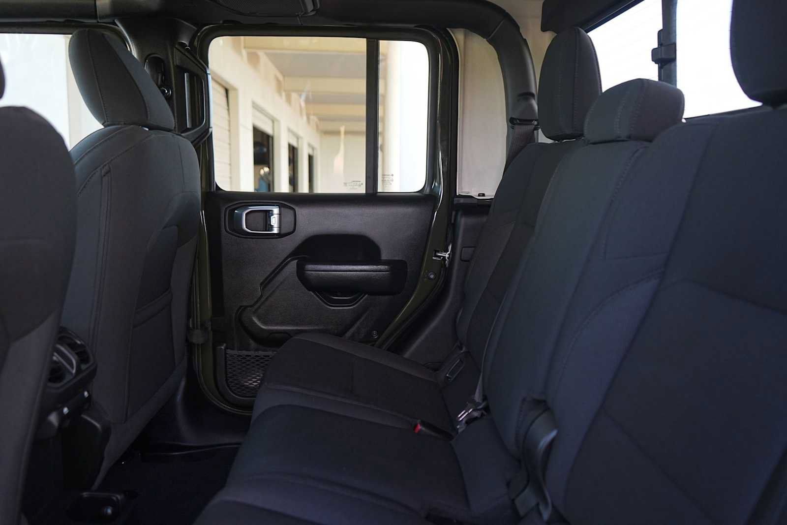 Used 2023 Jeep Gladiator Sport AWD/4WD image 14