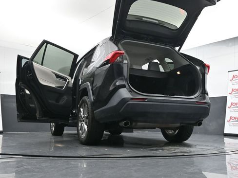 Used 2021 Toyota RAV4 XLE Premium image 44