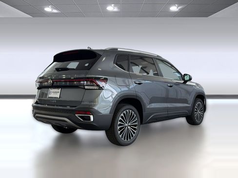 New 2026 Volkswagen Taos SE FWD image 9