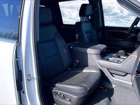 Used 2024 GMC Sierra 3500 Denali w/ Denali Reserve Package image 30