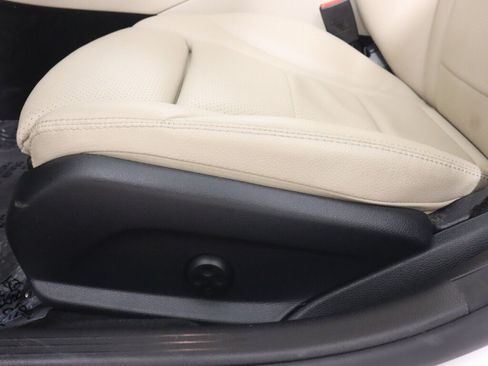 Used 2017 Mercedes-Benz C 300 4MATIC Sedan image 30