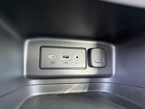 Used 2021 Chevrolet Equinox LS FWD image 20