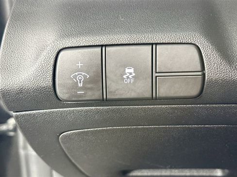 Used 2025 Hyundai Elantra SEL FWD image 25