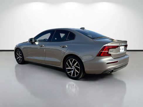 Used 2020 Volvo S60 T6 Momentum image 5