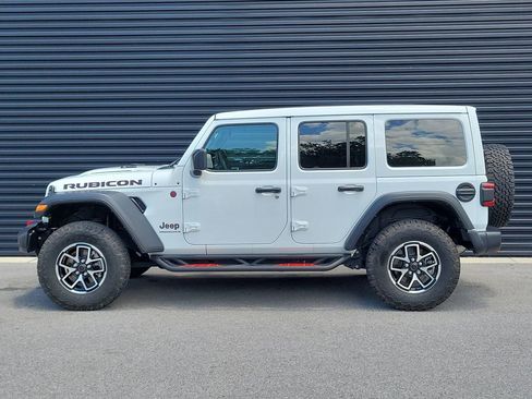 Used 2024 Jeep Wrangler Unlimited Rubicon AWD/4WD image 2