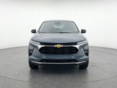 Used 2025 Chevrolet Trax LT image 2