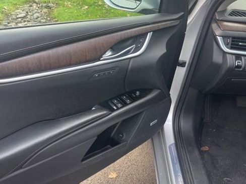 Used 2018 Cadillac XTS Luxury image 8