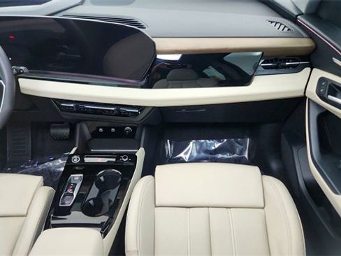 Used 2025 Audi Q6 e-tron Premium Plus w/ Premium Plus image 36