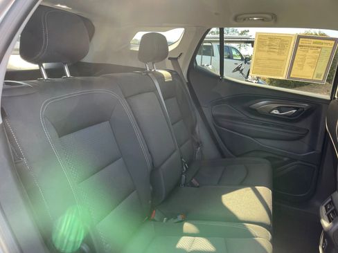 Used 2024 GMC Terrain SLE image 25