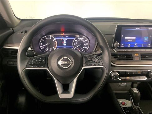 Used 2025 Nissan Altima 2.5 SV FWD image 5