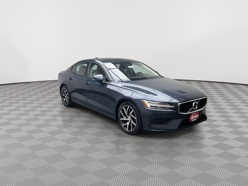 Used 2019 Volvo S60 T6 Momentum w/ Premium Package image 33