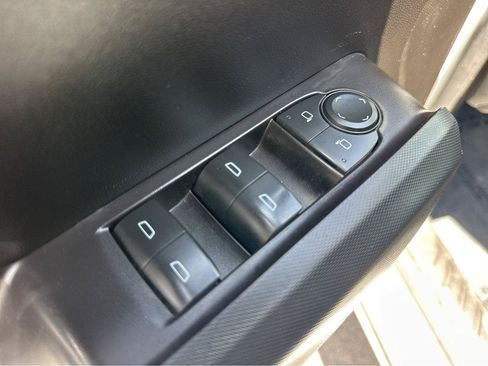Used 2025 Chevrolet Colorado W/T AWD/4WD image 34