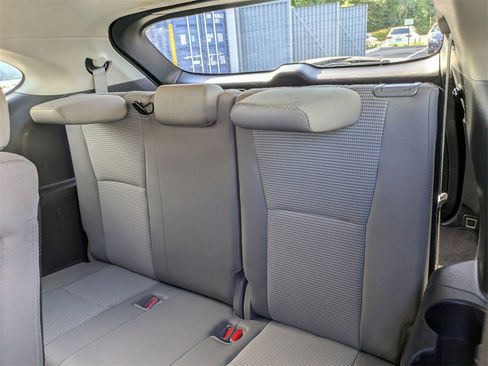 Used 2020 Toyota Highlander LE image 12