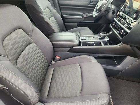 Used 2025 Nissan Pathfinder SV AWD/4WD image 18