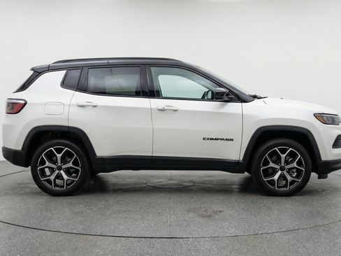 Used 2025 Jeep Compass Limited AWD/4WD image 11