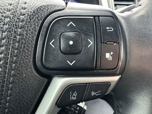 Used 2019 Toyota Highlander SE image 24