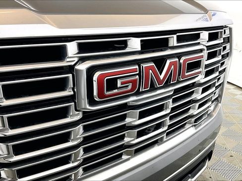 Used 2025 GMC Yukon Denali AWD/4WD image 24