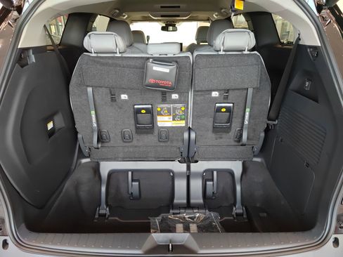 New 2026 Toyota Sienna XLE image 14