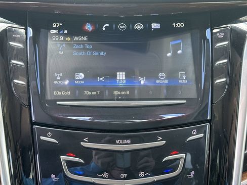 Used 2020 Cadillac Escalade Luxury RWD image 13