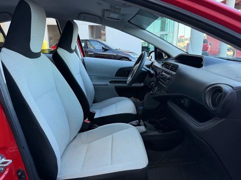 Used 2014 Toyota Prius C One image 18