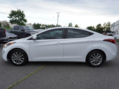 Used 2016 Hyundai Elantra SE w/ Option Group 02 FWD image 4