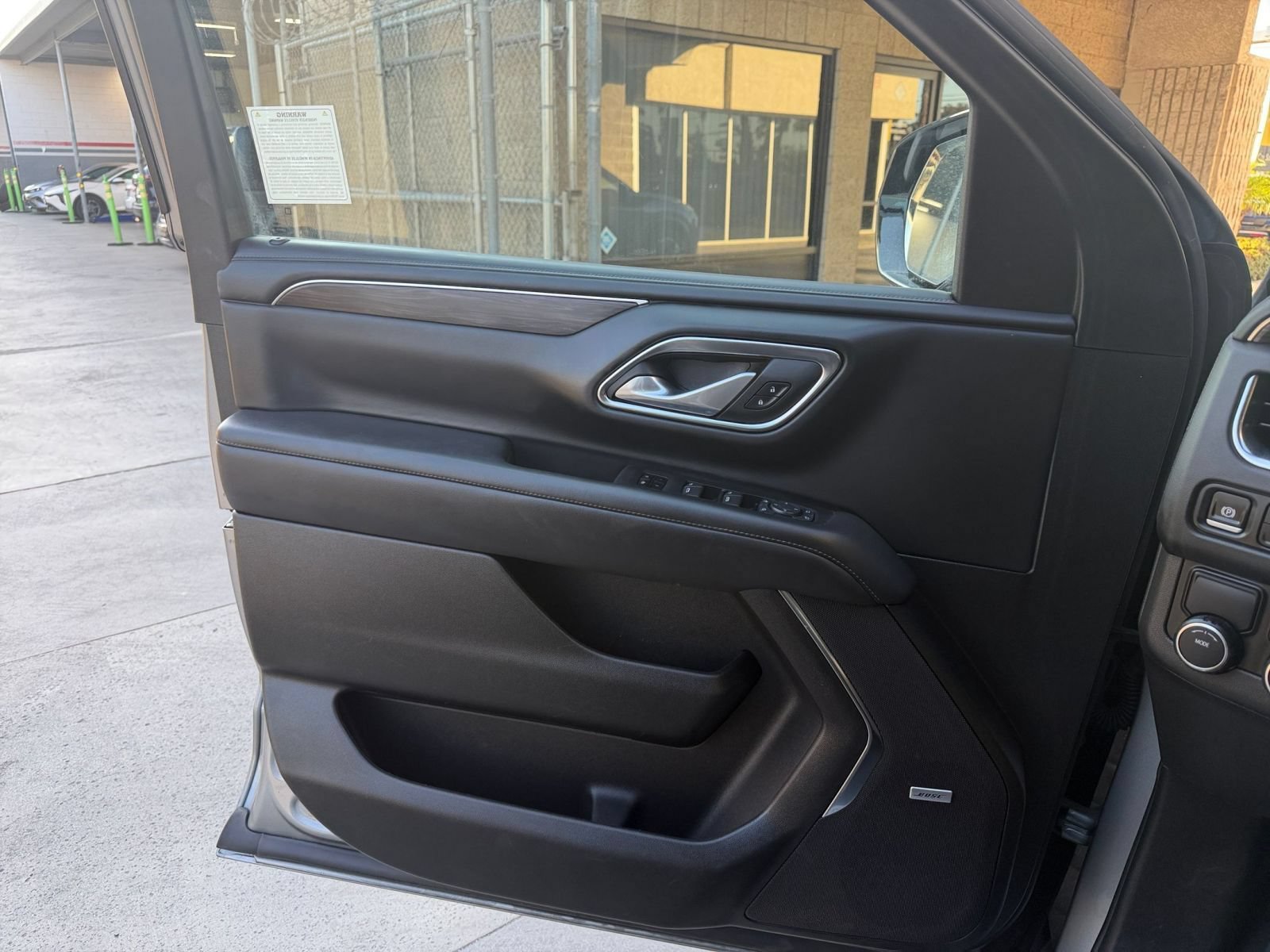 Used 2024 Chevrolet Tahoe LT w/ Luxury Package RWD image 18