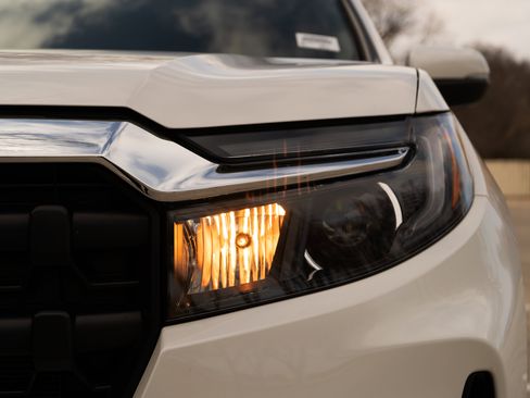 Used 2025 Honda Ridgeline RTL+ image 11