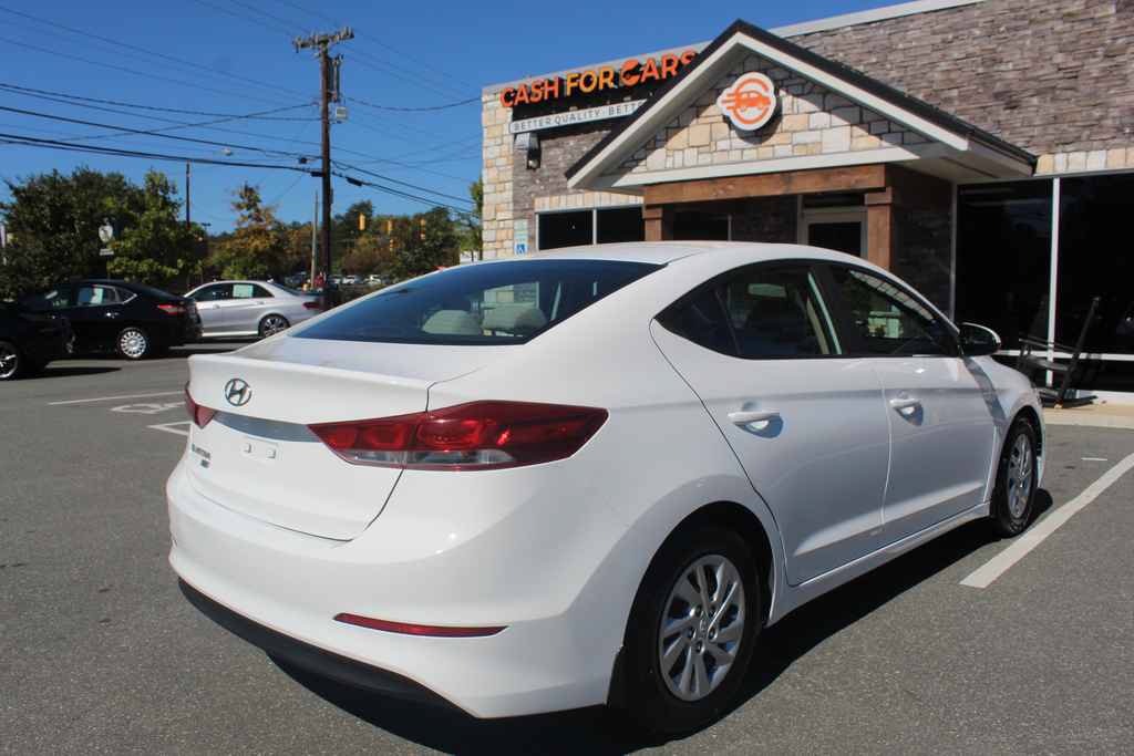 Used 2018 Hyundai Elantra SE FWD image 5