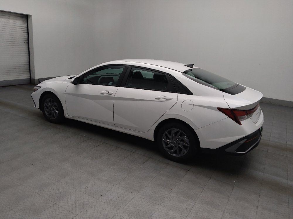Used 2024 Hyundai Elantra SEL FWD image 3
