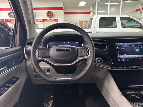 Certified 2024 Jeep Wagoneer Series III AWD/4WD image 16