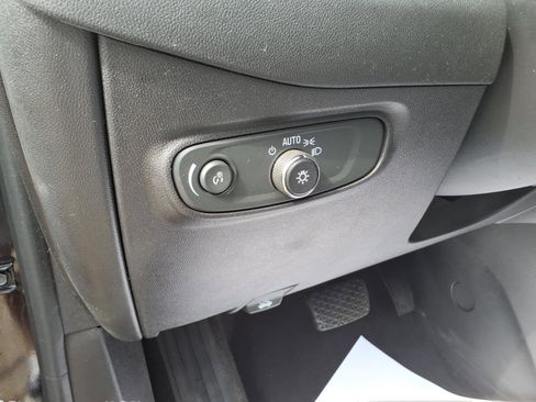 Used 2023 Chevrolet Equinox LS image 16