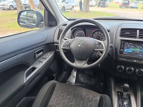 Used 2025 Mitsubishi Outlander Sport ES AWD/4WD image 9