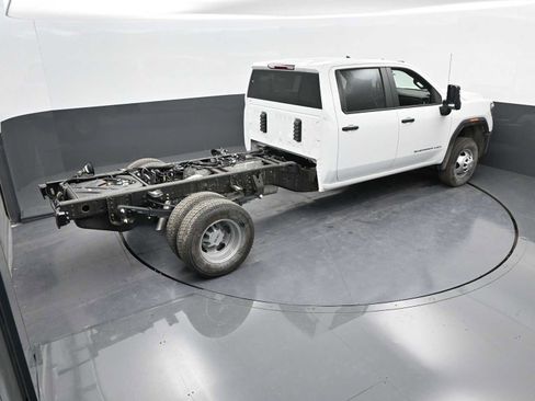 New 2025 GMC Sierra 3500 Pro w/ Convenience Package image 16