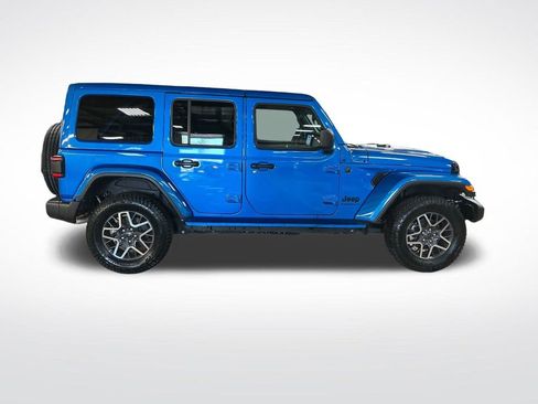 Certified 2025 Jeep Wrangler Unlimited Sahara AWD/4WD image 7