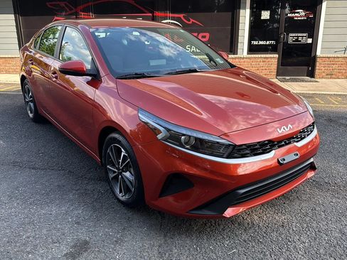 Used 2023 Kia Forte LXS w/ LXS Technology Package FWD image 3