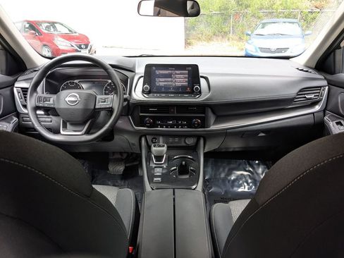 Certified 2025 Nissan Rogue SV FWD image 23