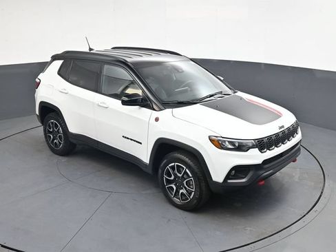 Used 2025 Jeep Compass Trailhawk AWD/4WD image 22